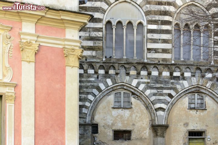 Immagine Uno scorcio medievale e barocco in centro a Lavagna, riviera di levante, Liguria