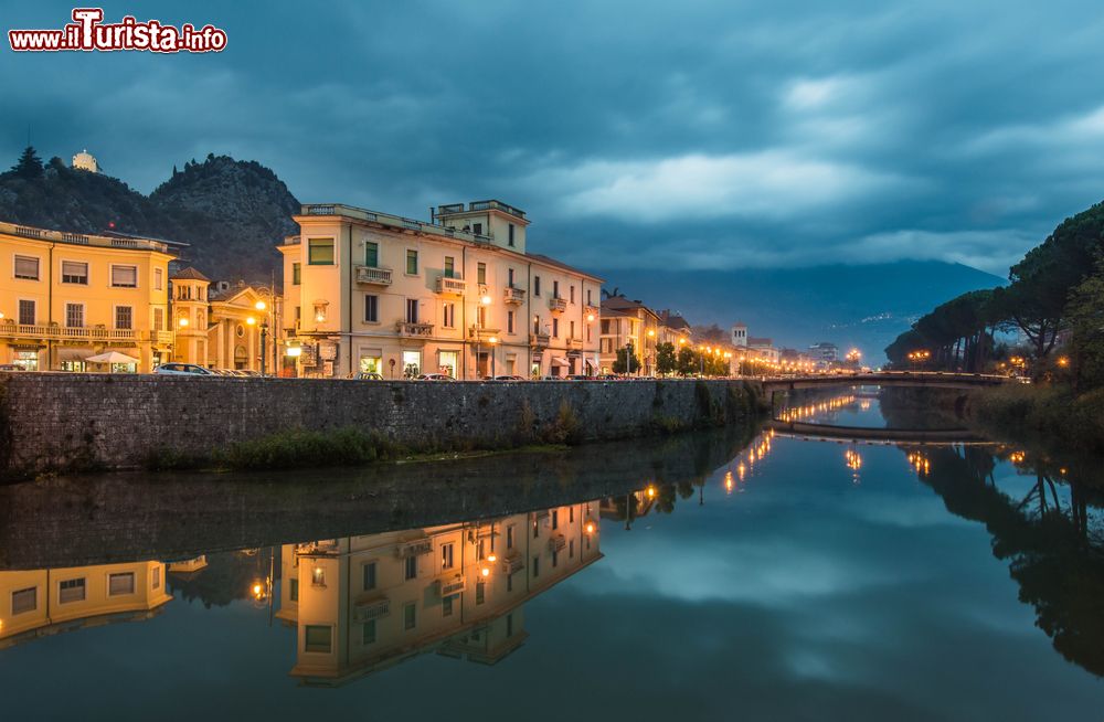 Immagine Scorcio notturno di Sora in Ciociaria, regione Lazio