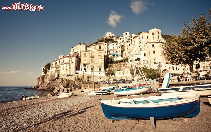 Immagine Uno scorcio panoramico della cittadina di Minori, Campania. - © Andrey Bayda / Shutterstock.com