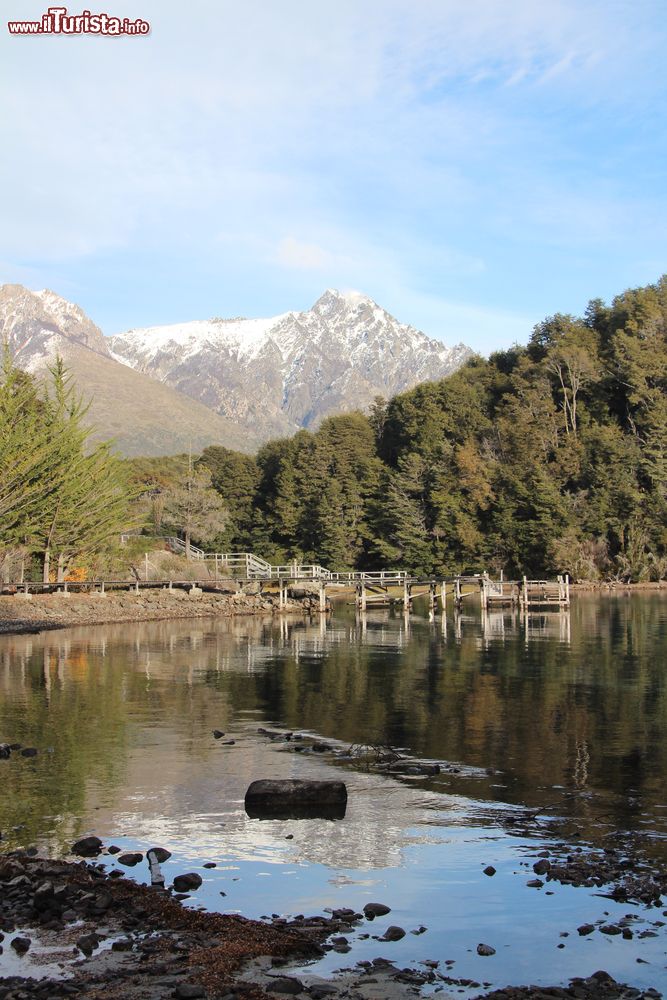 Immagine Scorcio panoramico dell'Alerces National Park, Esquel, Patagonia, Argentina. Istituito nel 1937, occupa una superficie di 263 mila ettari. La sua istituzione deriva dalla presenza nei boschi di una particolare conifera in via di estinzione.