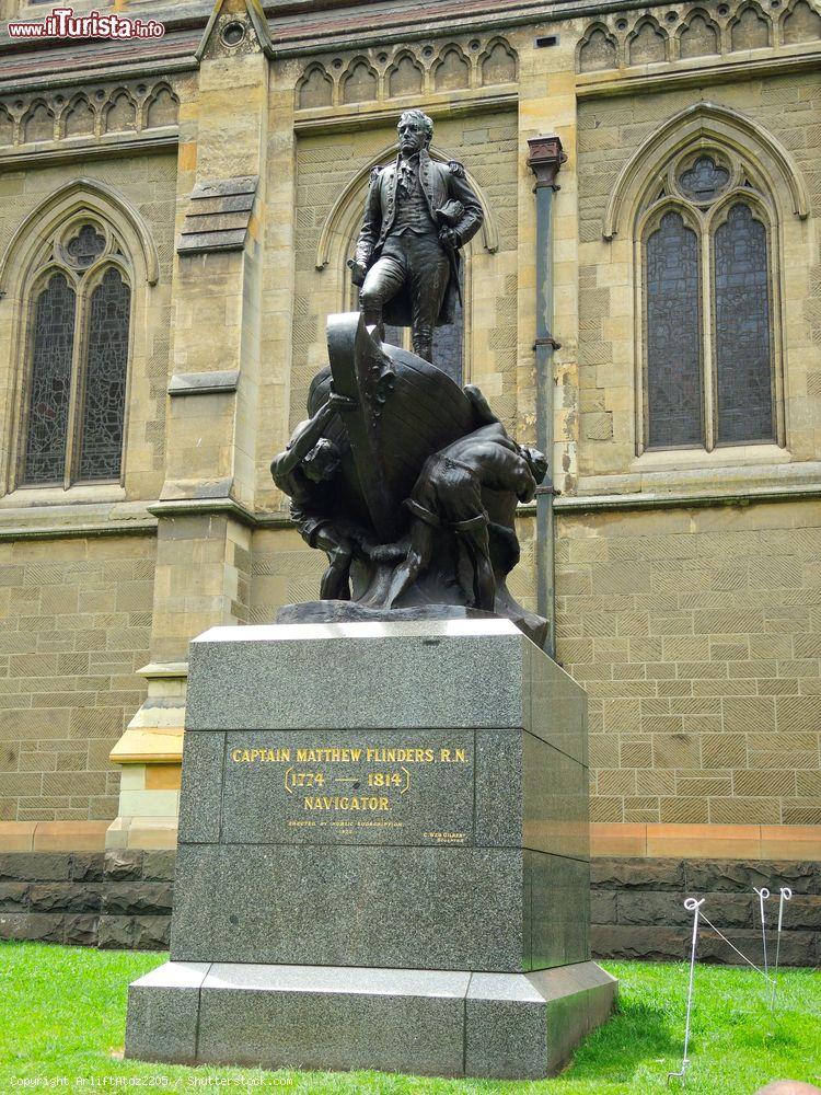 Immagine Scultura al capitano Matthew Flinders a Melbourne, Australia: esploratore, navigatore e cartografo, è stato il primo ad aver circumnavigato l'Australia confermando fosse un continente - © ArliftAtoz2205 / Shutterstock.com