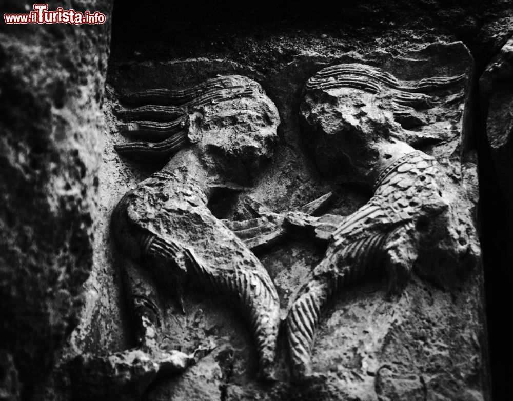 Immagine Scultura di due angeli nella chiesa di San Giacomo a Aubeterre-sur-Dronne, Francia.