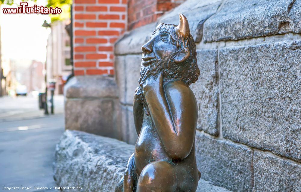 Immagine Scultura di un diavolo all'ingresso della chiesa di Santa Maria a Lubecca, Germania - © Sergei Afanasev / Shutterstock.com