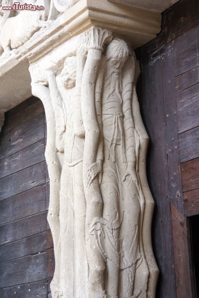 Immagine Scultura in stile manierista nell'abbazia di San Pietro a Beaulieu-sur-Dordogne (Francia).