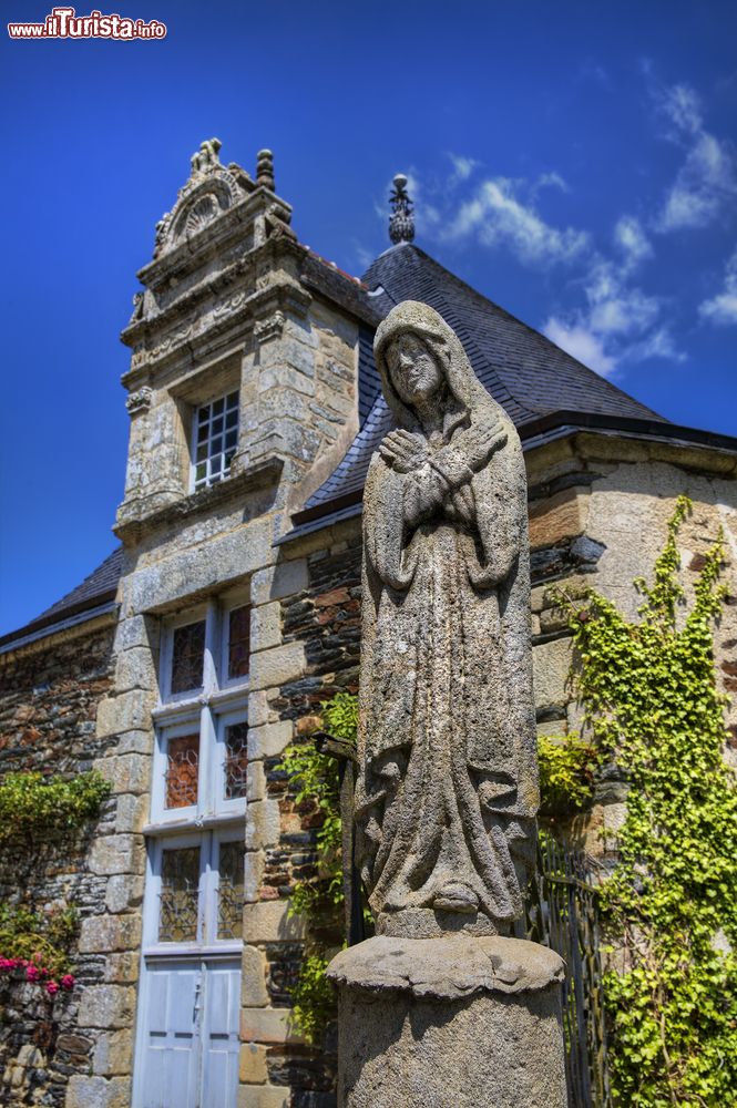 Immagine Scultura nel Castello di Rochefort en Terre, Francia