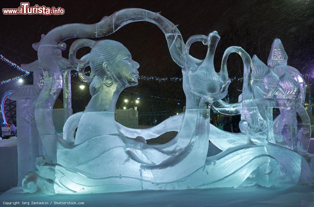 Immagine Sculture di ghiaccio nel periodo natalizio allestite nel centro di Tomsk (Siberia, Russia) - © Serg Zastavkin / Shutterstock.com