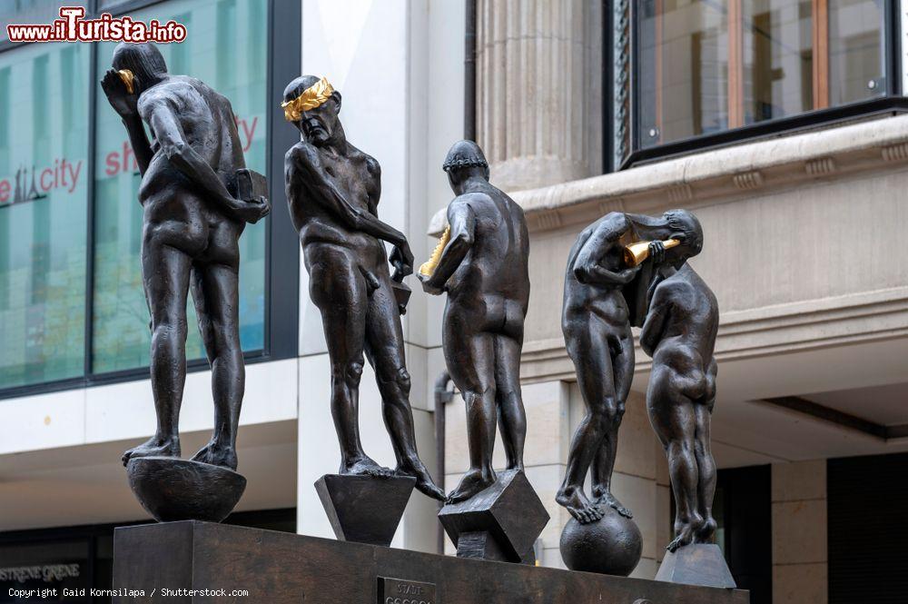 Immagine Sculture in bronzo "Untimely Contemporaries" di Bernd Goebel a Lipsia, Germania. Si trovano in Grimmaische Street nei pressi di Augustusplatz - © Gaid Kornsilapa / Shutterstock.com