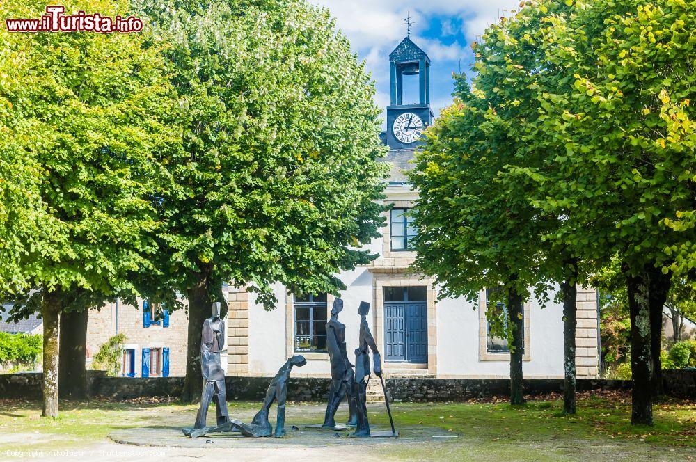 Immagine Sculture nel parco di Pont-Scorff, arrondissement di Lorient in Bretagna, Francia - © nikolpetr / Shutterstock.com