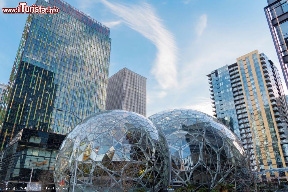 Immagine Sede del quartier generale di Amazon a Seattle con edifici e sfere in vetro (States) - © SeaRick1 / Shutterstock.com