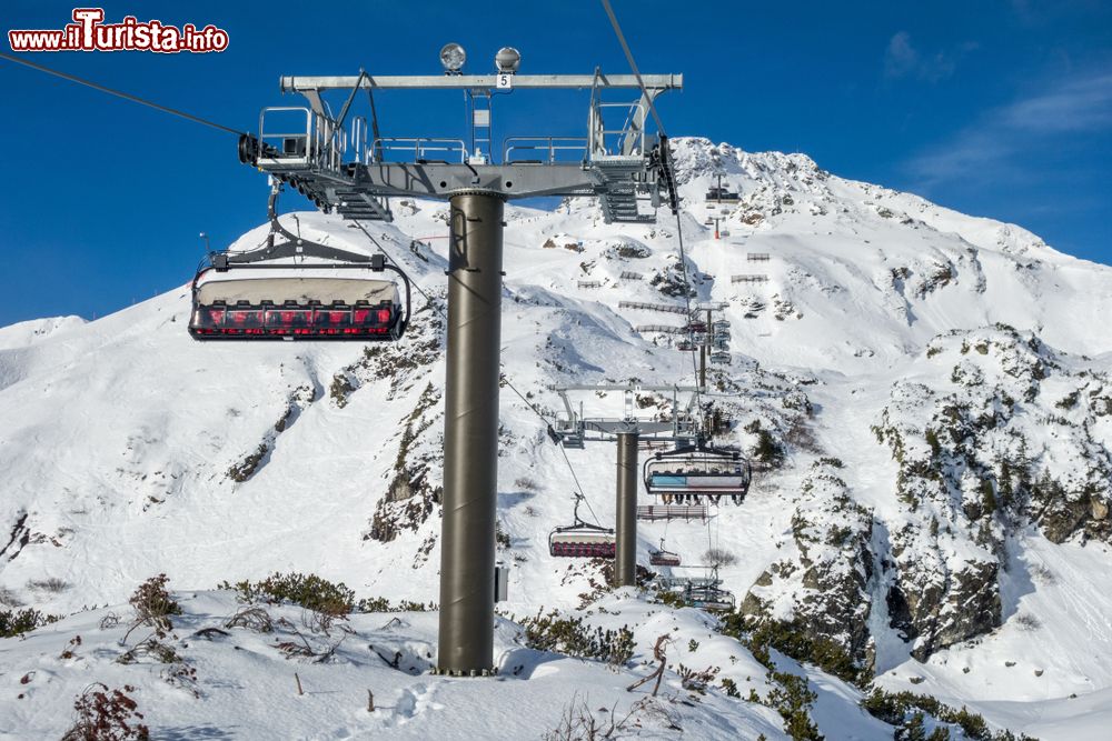 Immagine Seggiovia nell'impianto sciistico di Obertauern nei pressi di Radstadt, Austria.