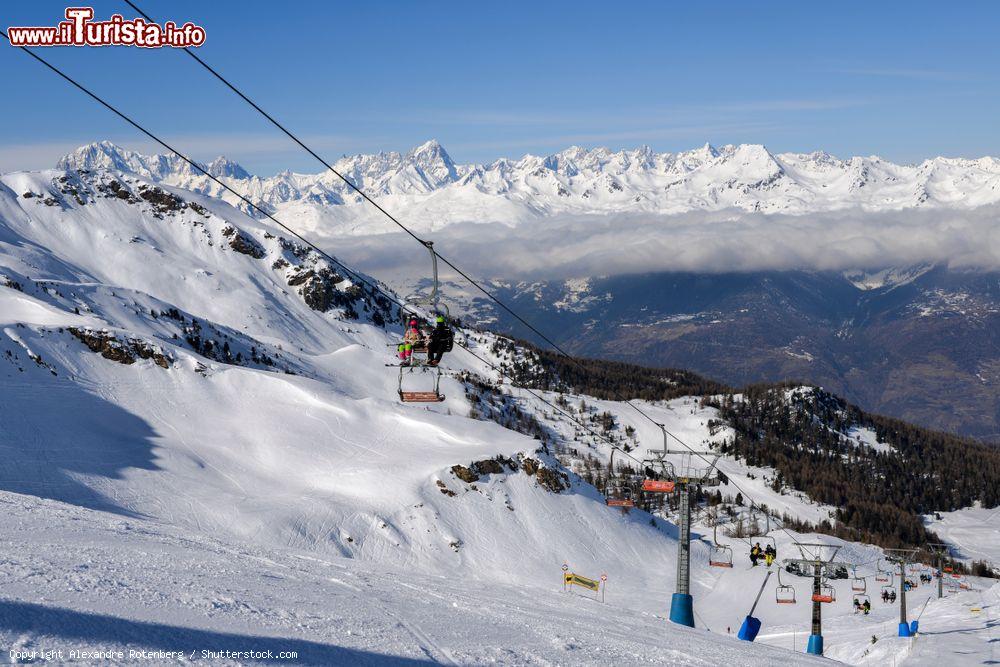Immagine Seggiovia sulle piste di Pila in Valle d'Aosta - © Alexandre Rotenberg / Shutterstock.com