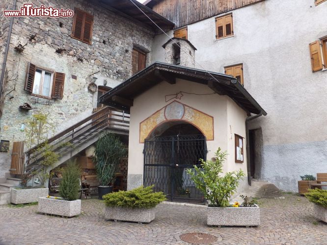 Immagine Segonzano, la cappella di Santa Maria Maddalena di Parlo nel cuore del borgo (Trentino Alto Adige).