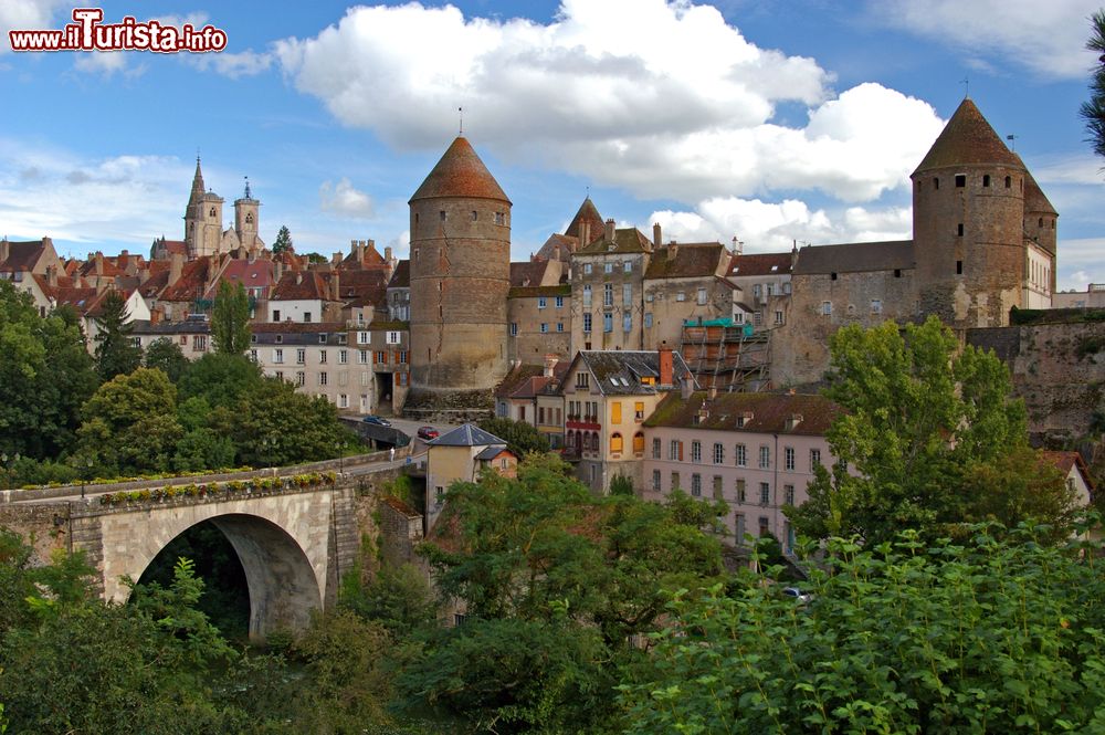 Immagine Semur-en-Auxois, il borgo spettacolare della Borgogna, nel centro della Francia