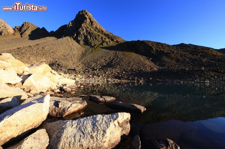 Immagine Seven Summits, Rinnenspitze: fa parte del "club dei Tremila", avento un'altezza di 3003 metri s.l.m. È una montagna relativamente facile da scalare, anche se in alcuni punti ci sono vie ferrate e funi d'acciaio che possono creare qualche difficoltà ai meno esperti - Foto TVB Stubai Tirol.