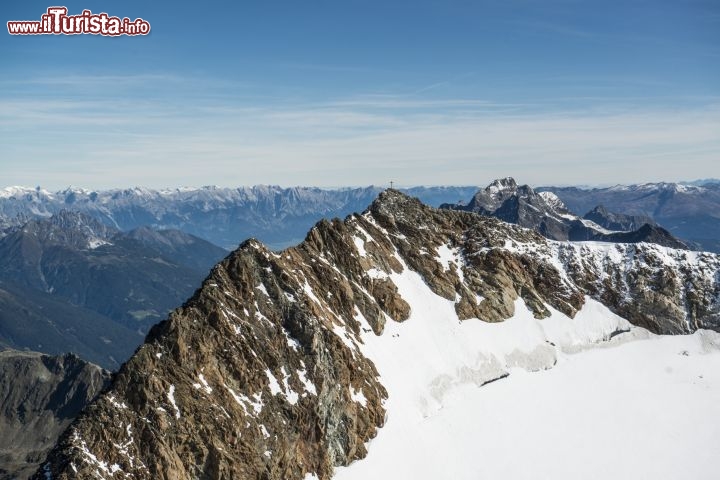 Immagine Seven Summits, la Wilder Freiger: è la seconda cima, per altezza, delle Seven Summits. tocca quota 3418 metri ed è possibile conquistarla in due giorni, scegliendo tra due percorsi alternativi - Foto TVB Stubai Tirol, Heinz Zak.