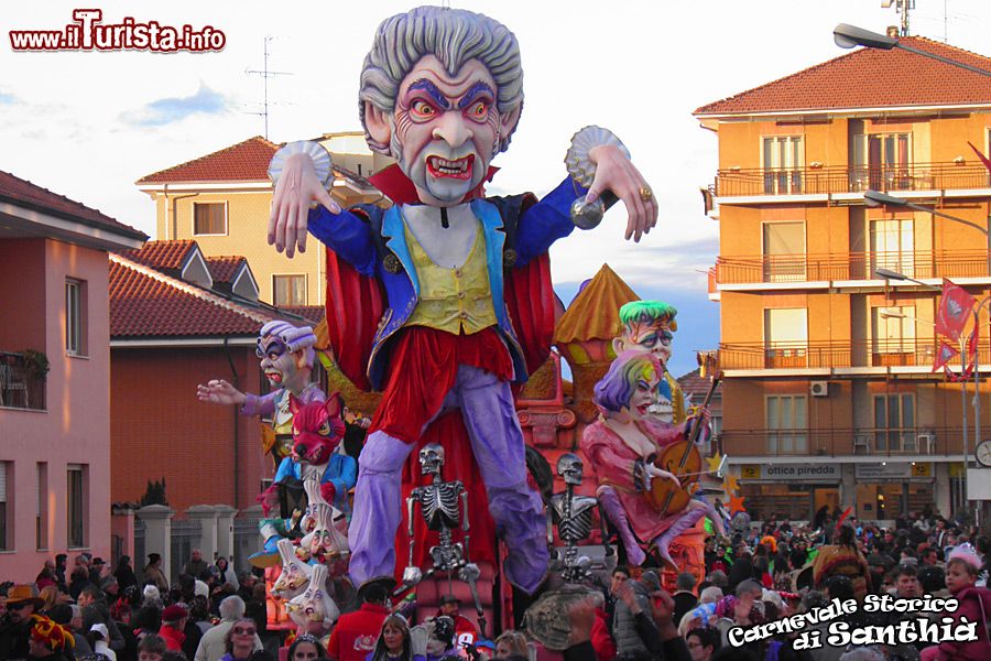 Immagine Sfilata del martedì grasso al Carnevale di Santhià - ©  www.carnevaledisanthia.it