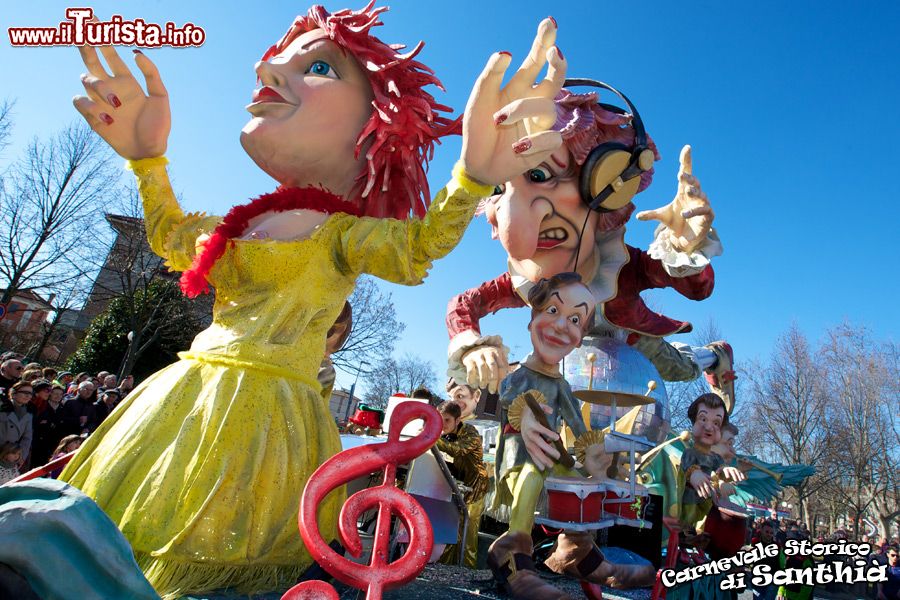 Immagine Sfilata di Carnevale, i carri allegorici di Santhià - ©  www.carnevaledisanthia.it