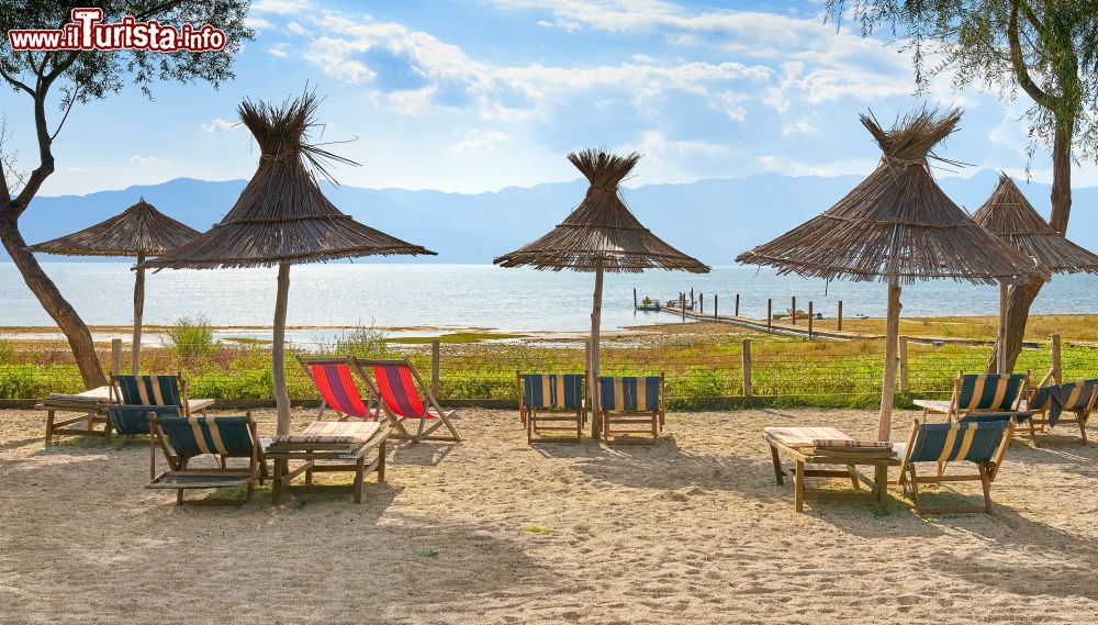 Immagine Shkodra Lake Resort, la spiaggia sul lago di Scutari in Albania.