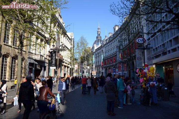 Immagine Shopping ad Anversa: non esiste città migliore in Belgio per dedicare una giornata intera allo shopping. Anversa è la città della moda, e ogni strada del centro lo dimostra.