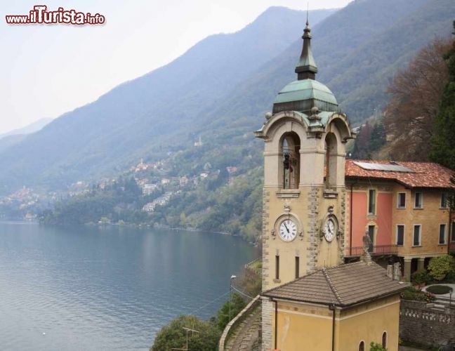 Immagine Il campanile e le case del centro di Faggeto Lario sul Lago di Como - © Zocchi Roberto / Shutterstock.com