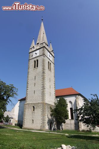 Immagine Una chiesa medievale a Turda in Romania - © Vincze Szabi / Shutterstock.com