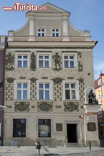 Immagine Museo di Henryk Sienkiewicz a Poznan, Polonia -  Il palazzo di piazza del Mercato Vecchio che ospita il museo letterario dedicato a questo giornalista e scrittore polacco © Philip Bird LRPS CPAGB / Shutterstock.com