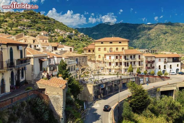 Immagine Panorama del centro di Savoca in Sicilia - © Anna Lurye / Shutterstock.com