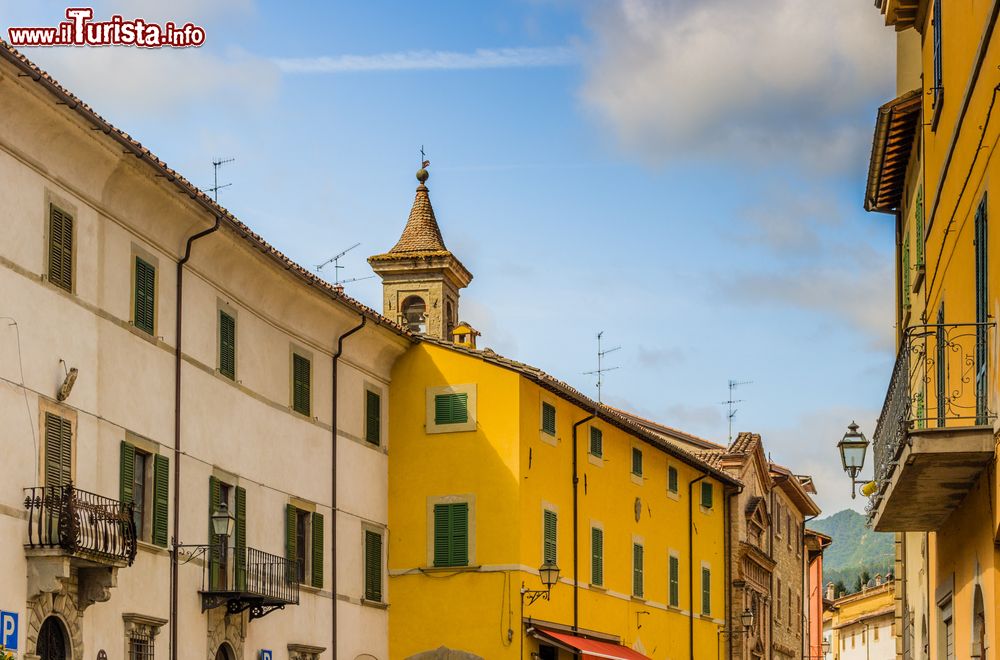 Immagine Una piazza nel centro di Tredozio, Romagna