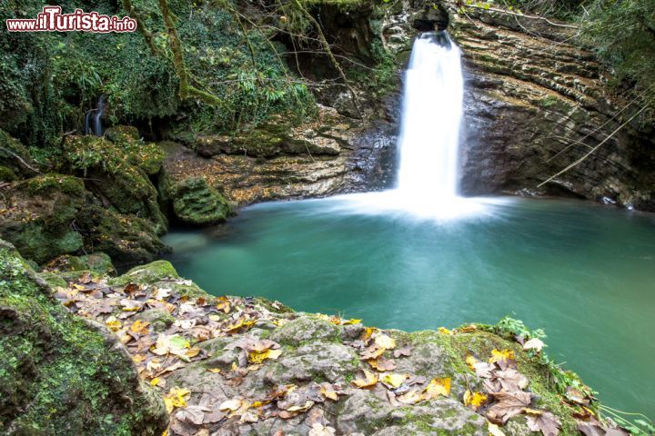 Immagine La cascata di Comunacque si trova vicino a Trevi nel Lazio. Rimane alla confluenza tra i fiumi Aniene e Simbrivio  - © Fabio Lentini / Shutterstock.com