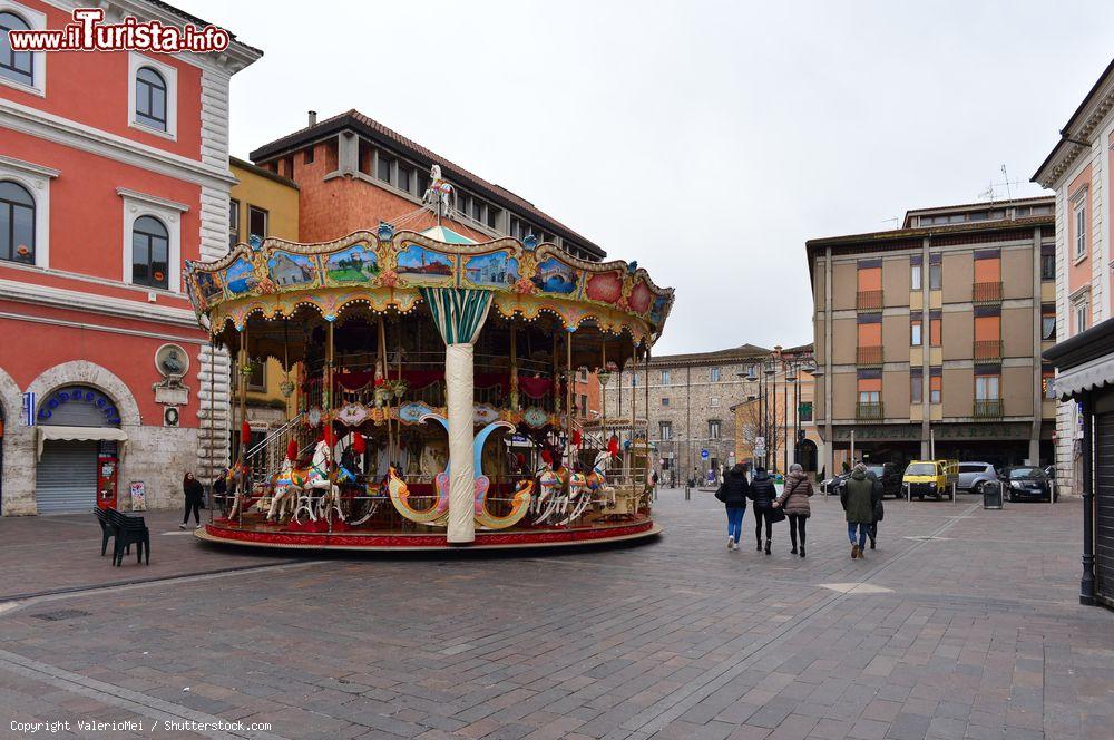 Immagine Piazza centrale a Terni, fotografata in una grigia giornata autunnale - © ValerioMei / Shutterstock.com