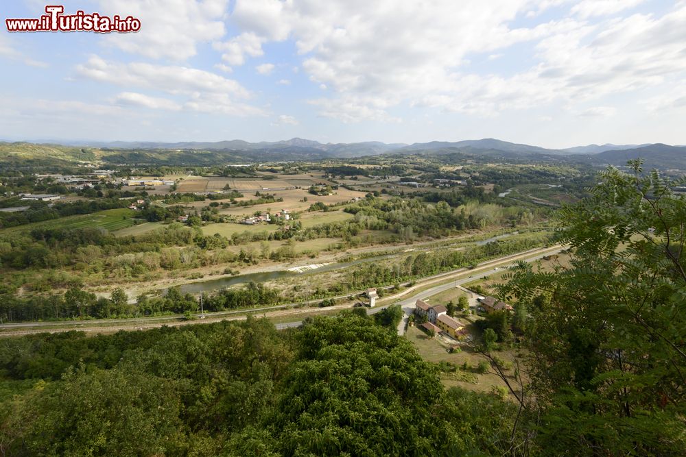 Immagine La valle del fiume Orba fotografata dal borgo di Rocca Grimalda in Piemonte