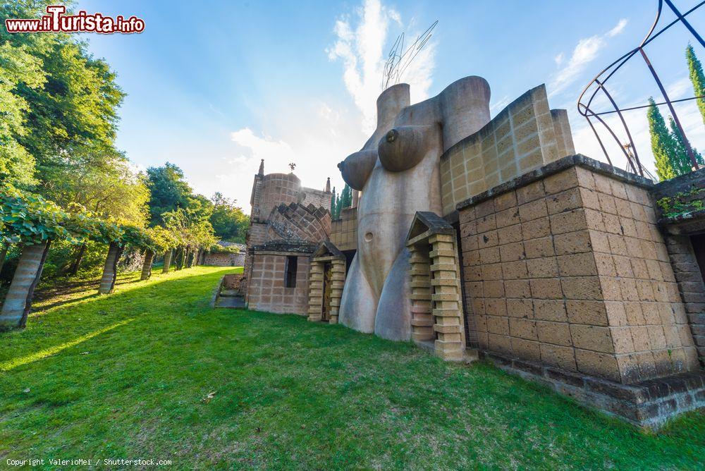 Immagine Le atmosfere esoteriche de La Scarzuola, il borgo dcreato da Tomaso Buzzi si trova nel comune di  Montegabbione in Umbria- © ValerioMei / Shutterstock.com