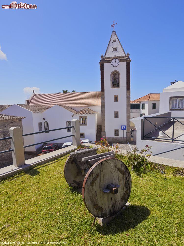 Immagine Porto Santo, Madeira: il campanile della chiesa di Nossa Senhora da Piedade, nel centro del capoluogo Vila Baleira - foto © Karol Kozlowski / Shutterstock.com