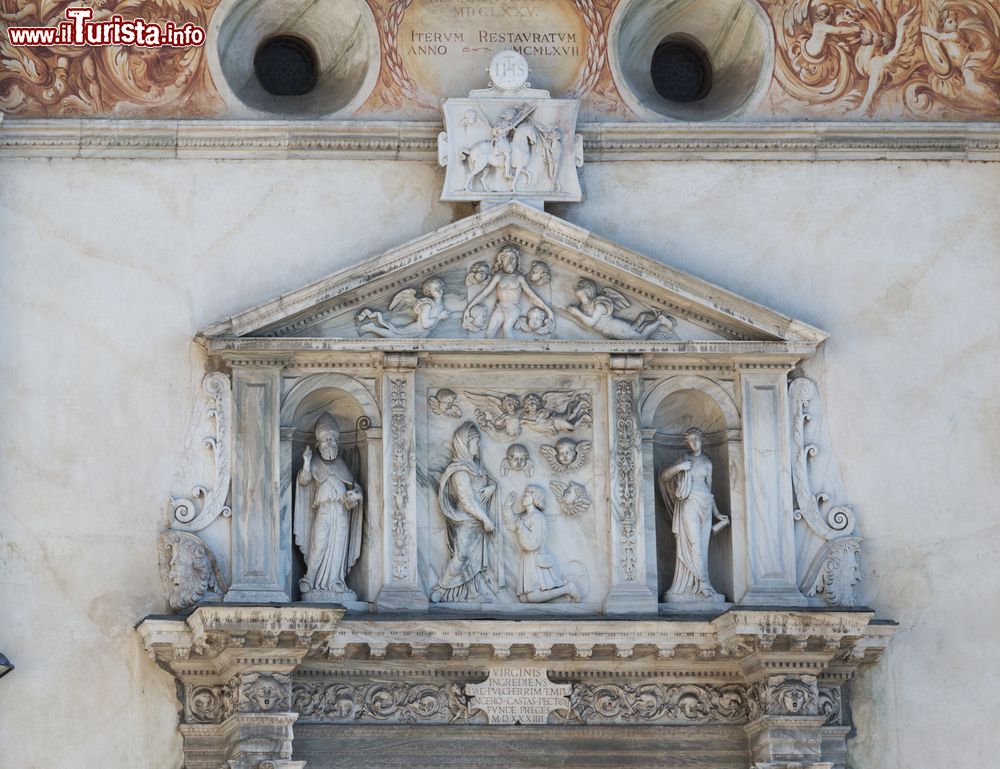 Immagine Un dettaglio della facciata del Santuario della Madonna di Tirano in Lombardia
