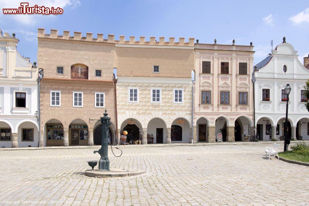 Immagine Il centro della cittadina di Telc, Repubblica Ceca. Telc fu fondata alla metà del XIV° secolo - © Iva Vagnerova / Shutterstock.com