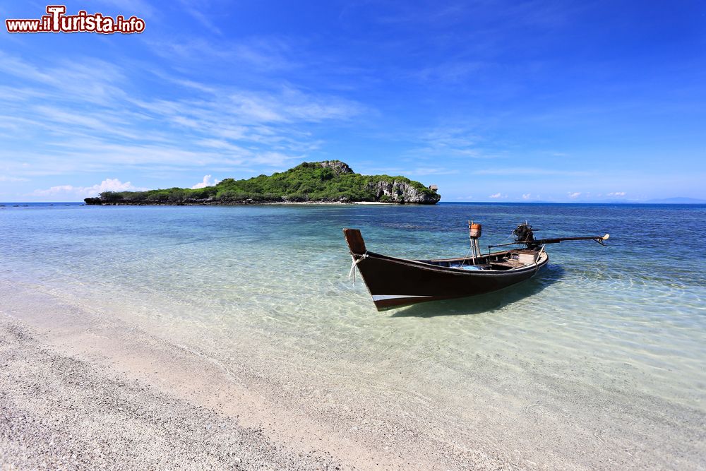 Immagine La splendida Koh Chan Island nella provincia di Prachuap Khiri Khan (Thailandia).
