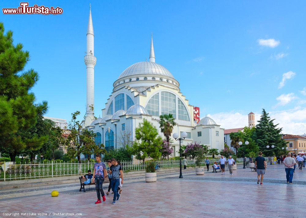 Immagine La Grande Mosche Abu Bekr  nella cittò di Scutari in Albania - © Katsiuba Volha / Shutterstock.com