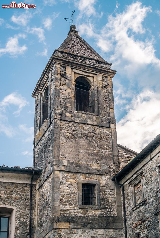 Immagine Il campanile della chiesa di San Bonifacio a Cusercoli, Civitella di Romagna, Emilia Romagna. L'edificio religioso venne fatto costruire dalla contessa Polissena Albicini, vedova del conte di Cusercoli Ferdinando dei Guidi di Bagno.