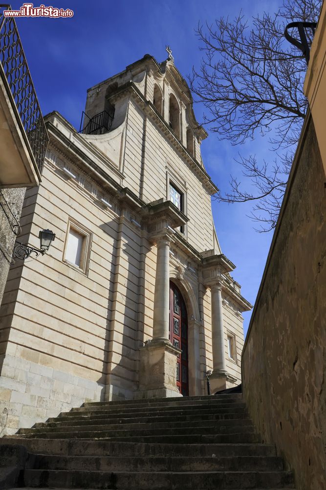 Immagine La facciata di una chiesa a Chiaromonte Gulfi in Sicilia