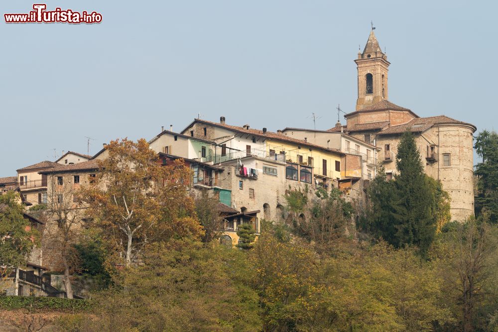 Immagine Sinio il borgo sulla Strada Romatica delle Langhe e de Roero in Piemonte