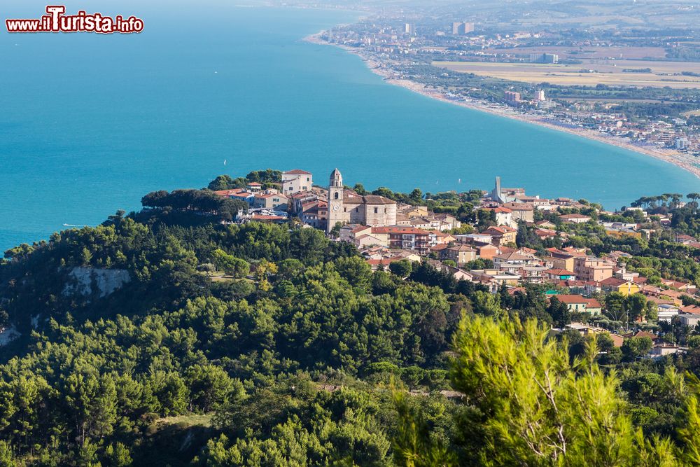 Immagine Sirolo, una delle tappe sulla Strada dei Vini di Conero, regione marche