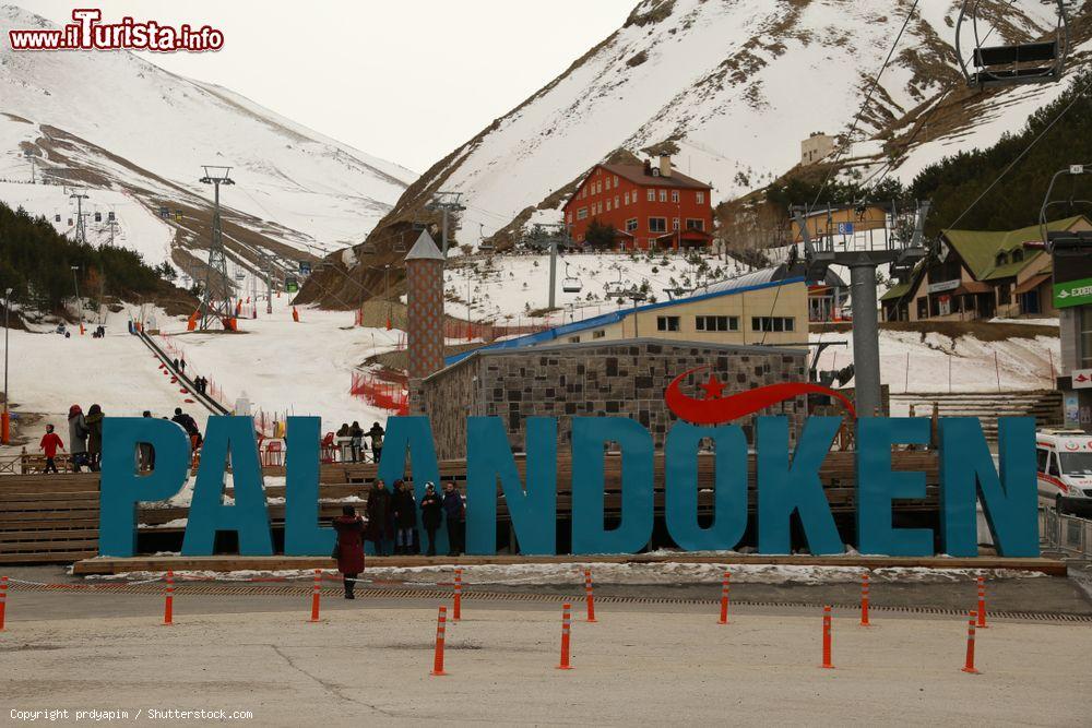 Immagine Ski resort del Monte Palandoken nei pressi di Erzurum, Turchia - © prdyapim / Shutterstock.com