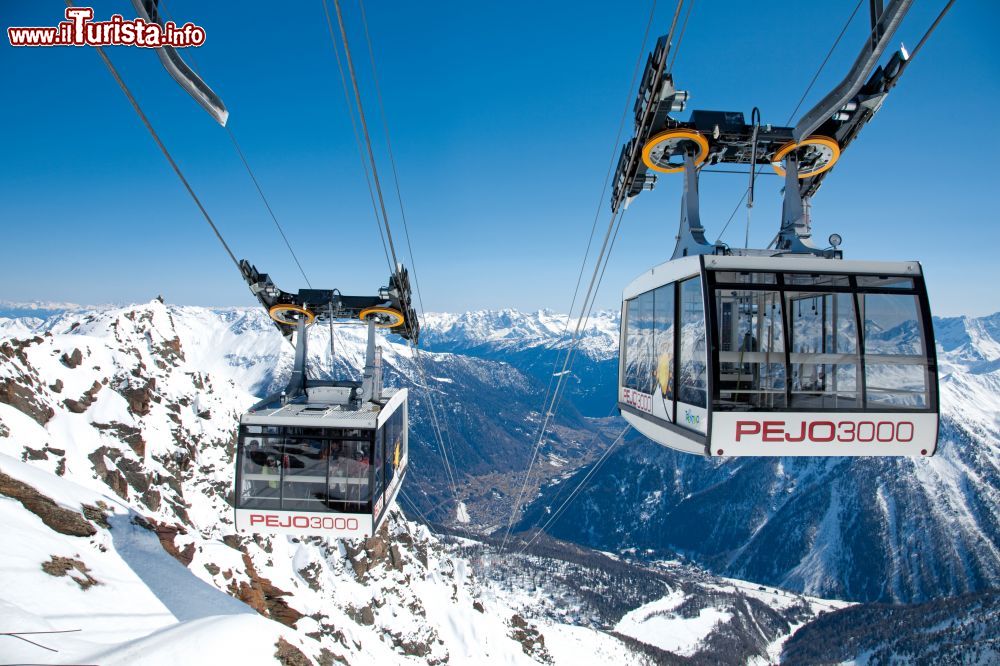 Immagine Skiarea di Peio in inverno: la funivia che sale a Pejo 3000 - © Archivio Doppelmayr