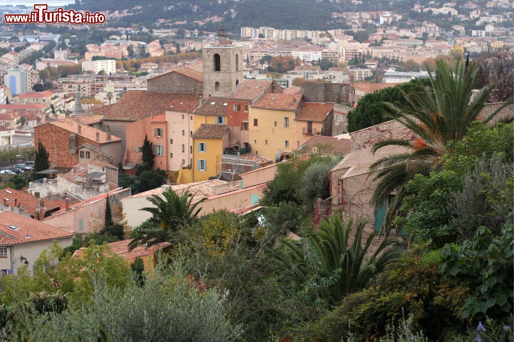 Immagine Skyline dall'alto delle colline di Hyères, Francia.