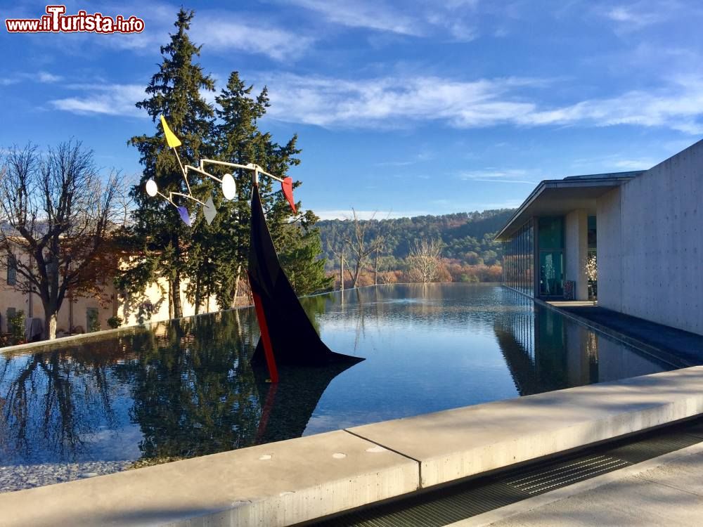 Immagine Small Crinkly, una delle installazioni del Chateau La Coste in Provenza