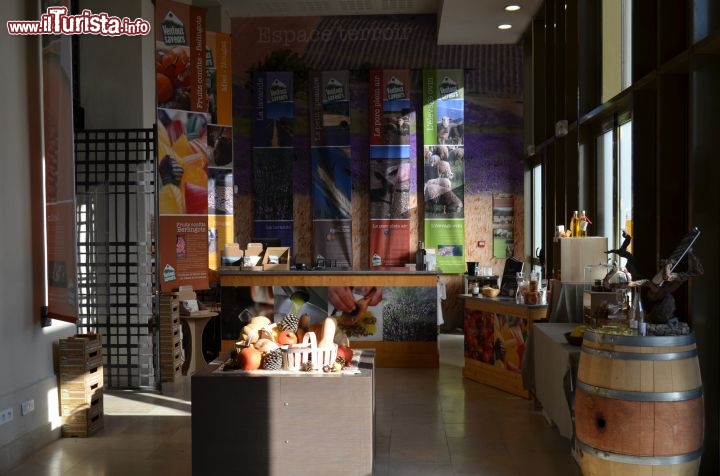 Immagine Spazi espositivi all'interno dell'ufficio del turismo di Carpentras, Francia.