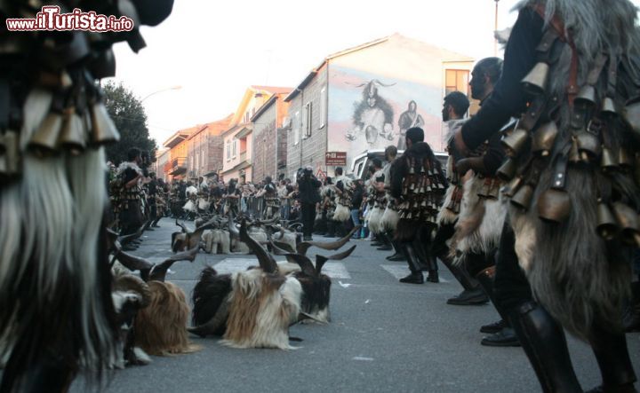 Immagine Lo spettacolare Carnevale Samugheo, una delle manifestazioni folkloristiche più belle della Sardegna - © www.sardegnaturismo.it