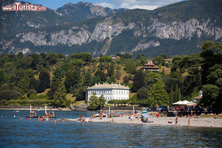 Immagine Una giornata estiva a Bellagio, sul lago di Como. A partire dal mese di giugno, le spiagge del lago lombardo si riempioni di vacanzieri - foto © Marco Scisetti / Shutterstock.com