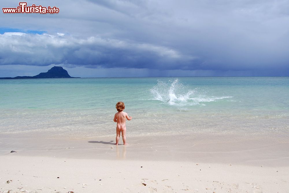 Immagine Spiaggia a Mauritius ideale per famiglie con bambini