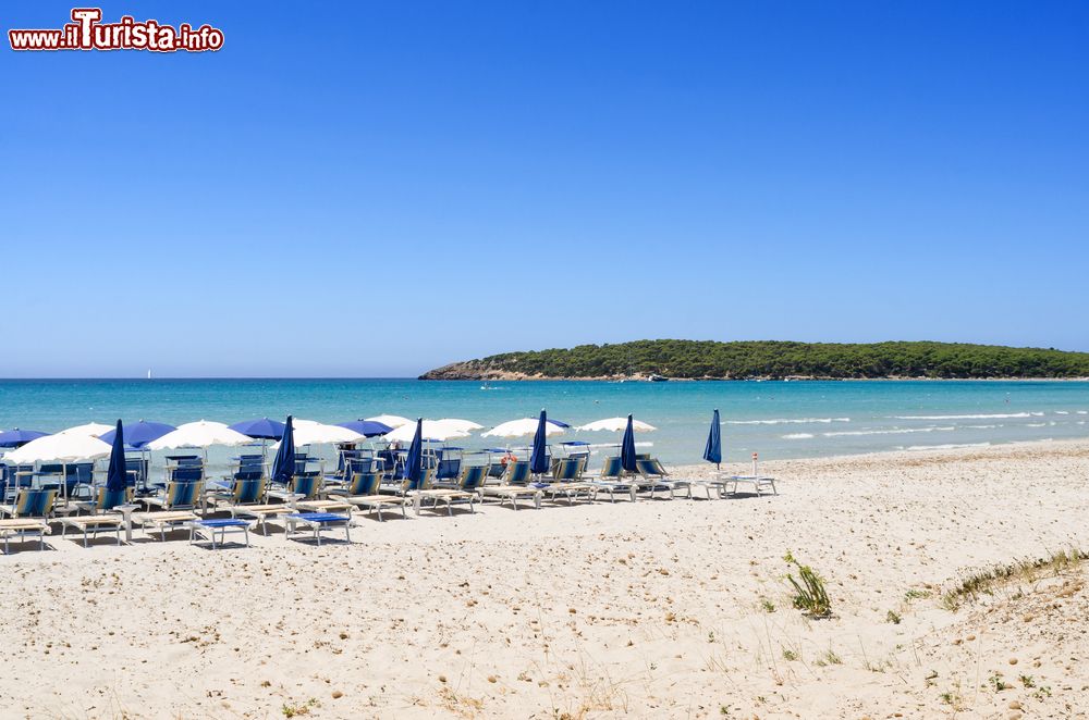 Immagine La spiaggia attrezzata di Porto Pino nel sud della Sardegna